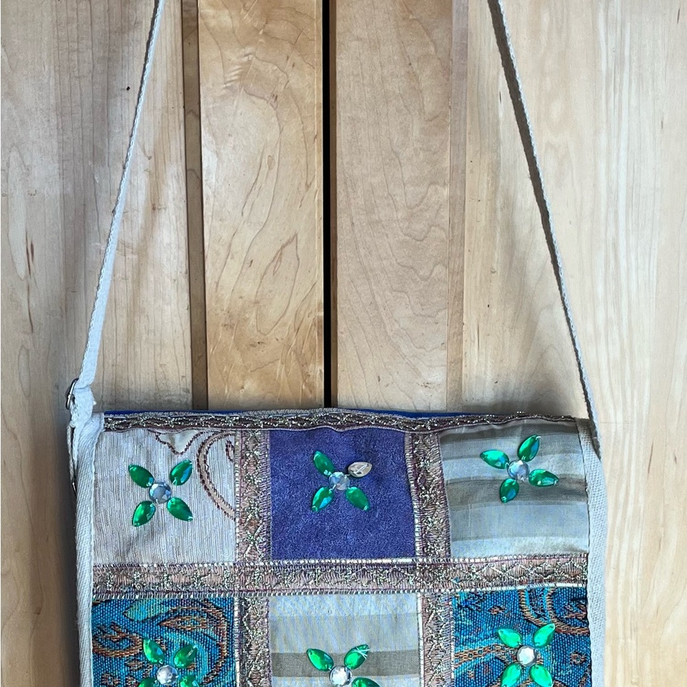 Embroidered Jewel Burlap
Crossbody Satchel NEW